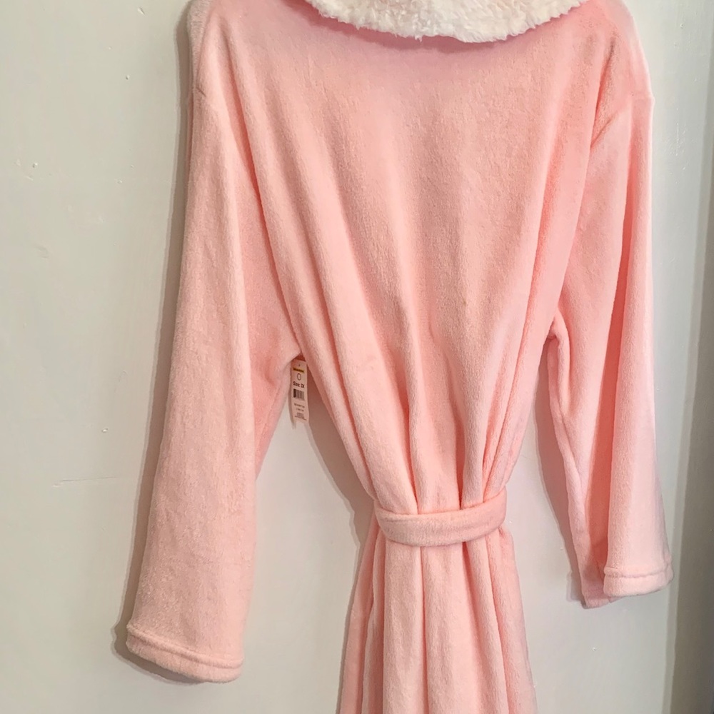 🌸Plush Pink Robe🌸 - Picture 4 of 4